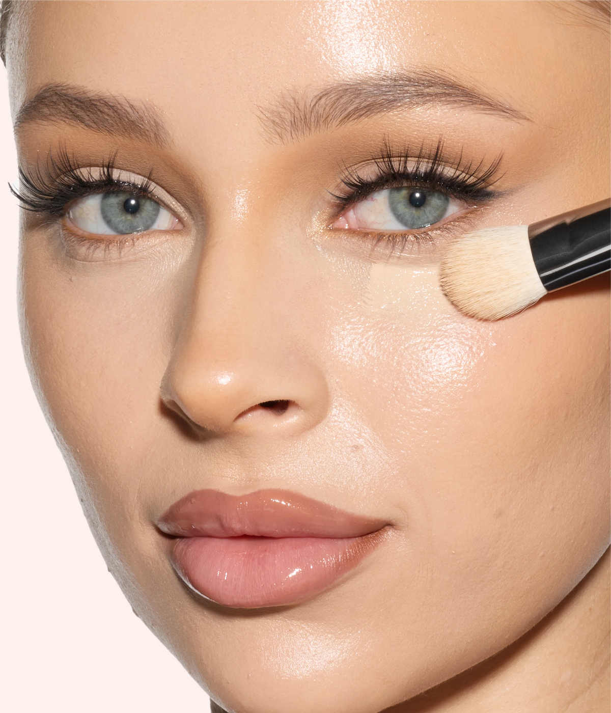 HUDA BEAUTY Pinceau Estompeur Contour des Yeux
