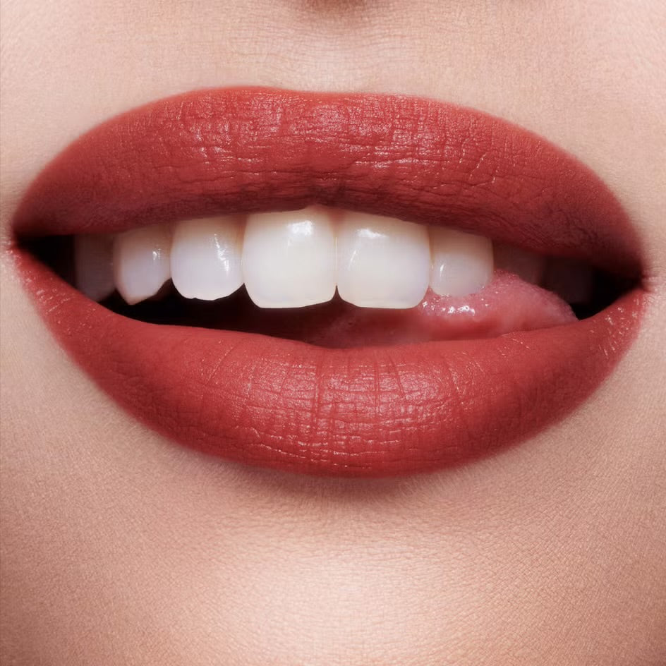 CHARLOTTE TILBURY Flawless Lip Blur